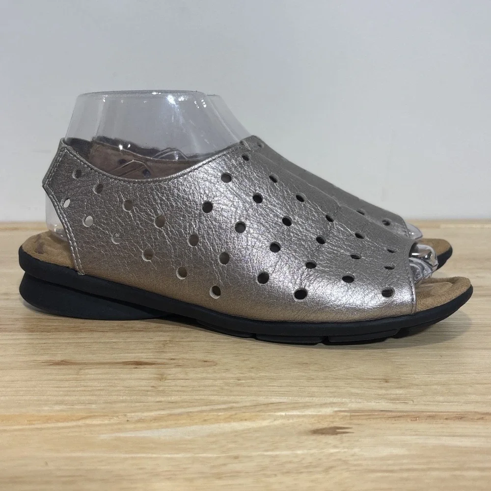 Comfortiva Petal Sandals 7.5‎ W Wide Silver Metallic Perforated Leather Wedge